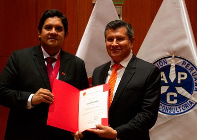 Agradecimiento institucional al Ing. Pedro Morales.