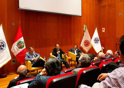 Valiosa intervención del segundo panel de especialistas.